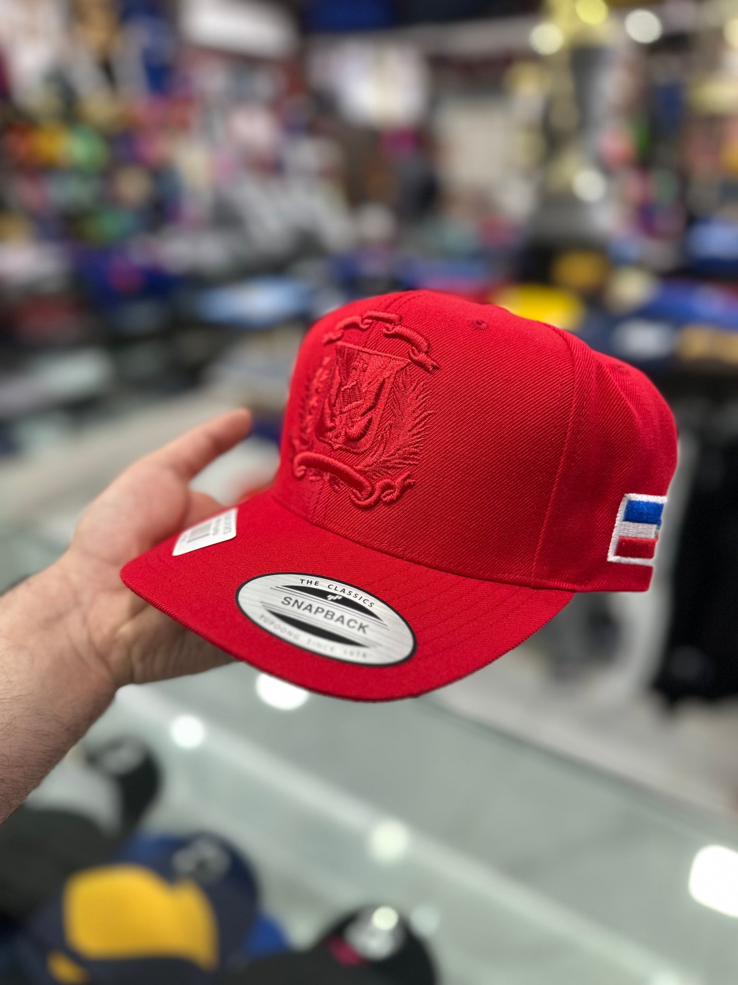 Gorra Yupoong Snapback Escudo Dominicano