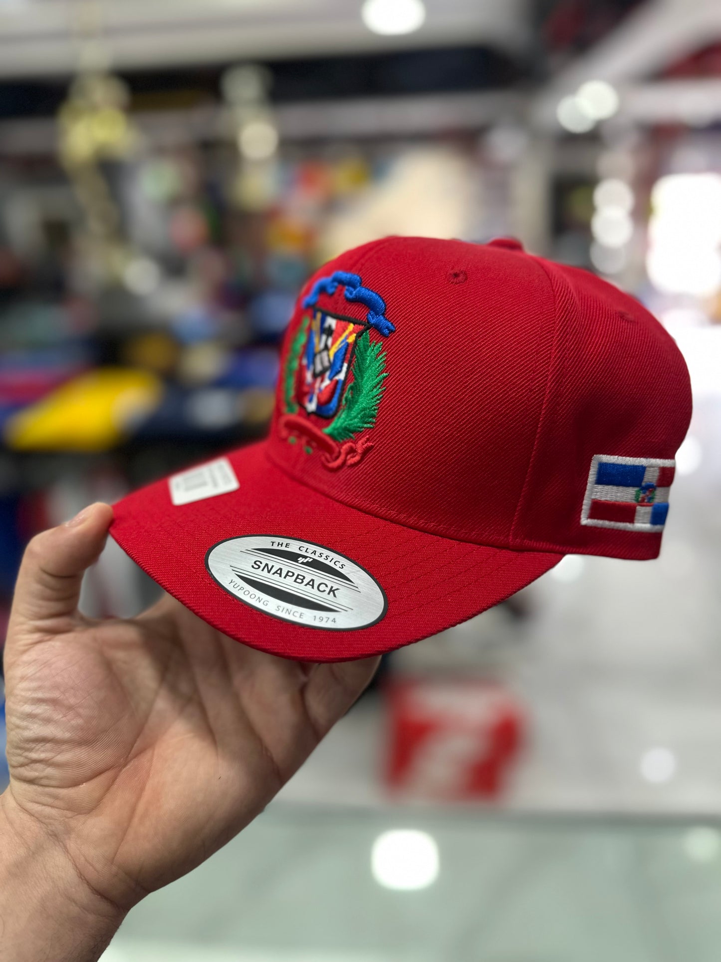 Gorra Yupoong Snapback Escudo Dominicano