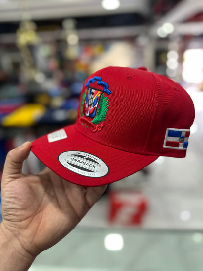 Gorra Yupoong Snapback Escudo Dominicano
