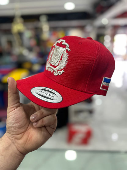 Gorra Yupoong Snapback Escudo Dominicano