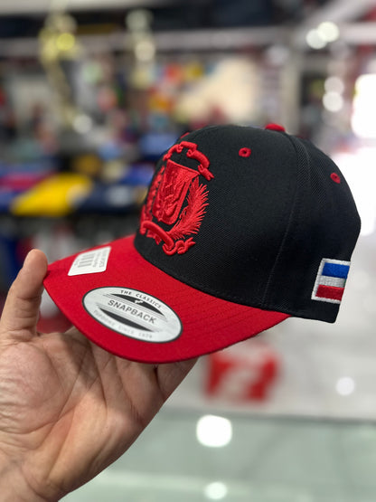 Gorra Yupoong Snapback Escudo Dominicano
