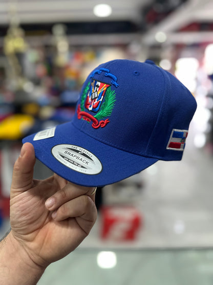 Gorra Yupoong Snapback Escudo Dominicano