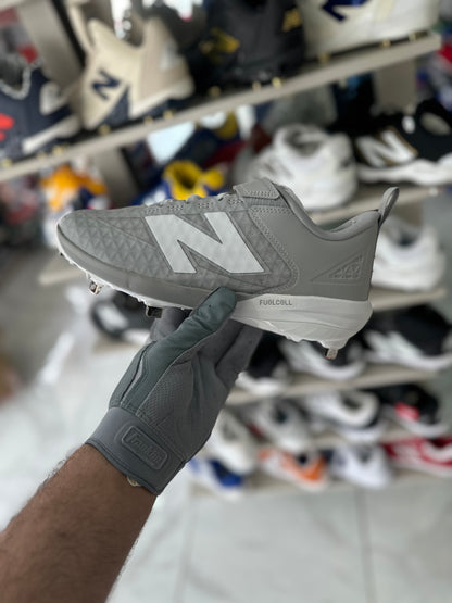 Ganchos de Metal New Balance L4040TG8 V8 Beisbol