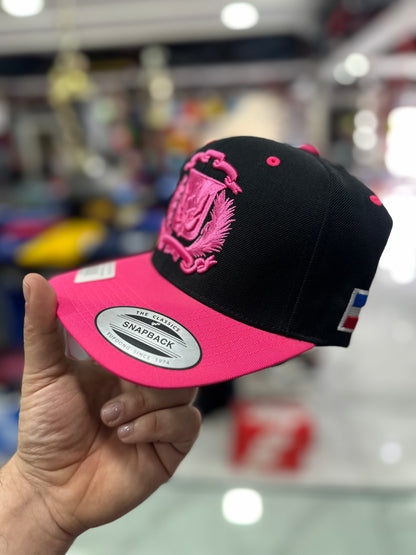 Gorra Yupoong Snapback Escudo Dominicano