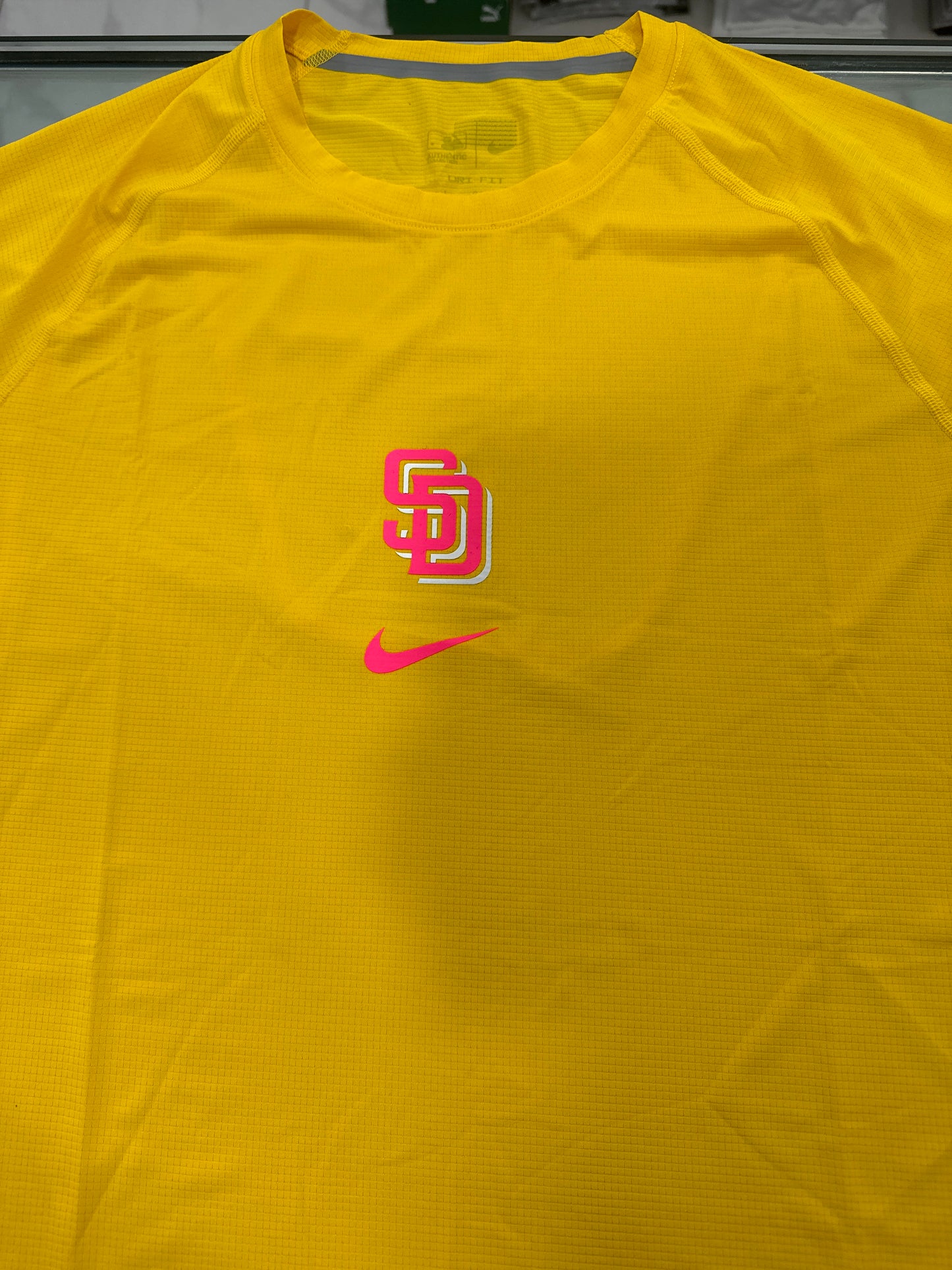 Poloche Padres de San Diego Nike Authentic Collection yellow