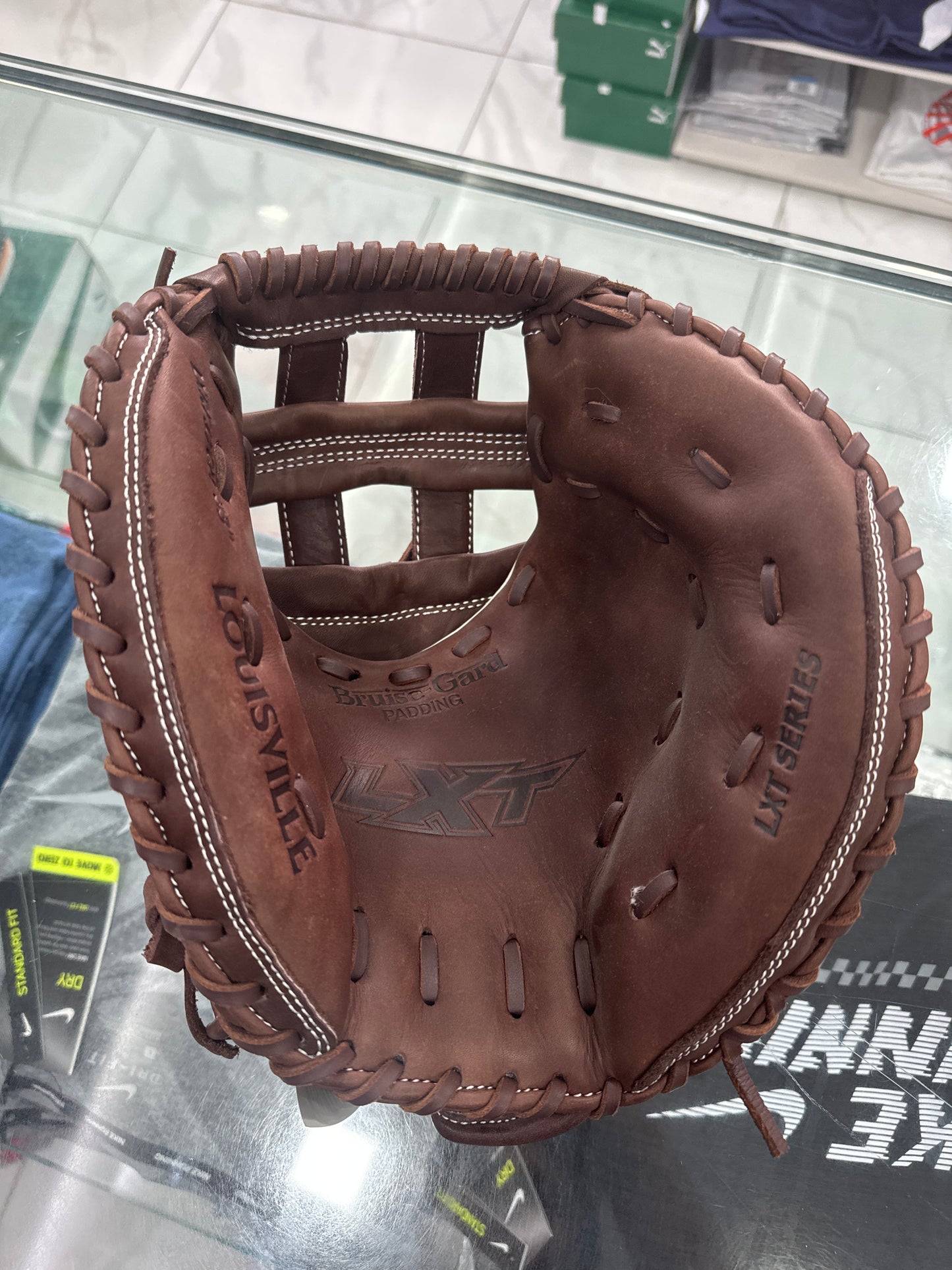 Guante de Catcher para Sóftbol Louisville Slugger Bruise Gard